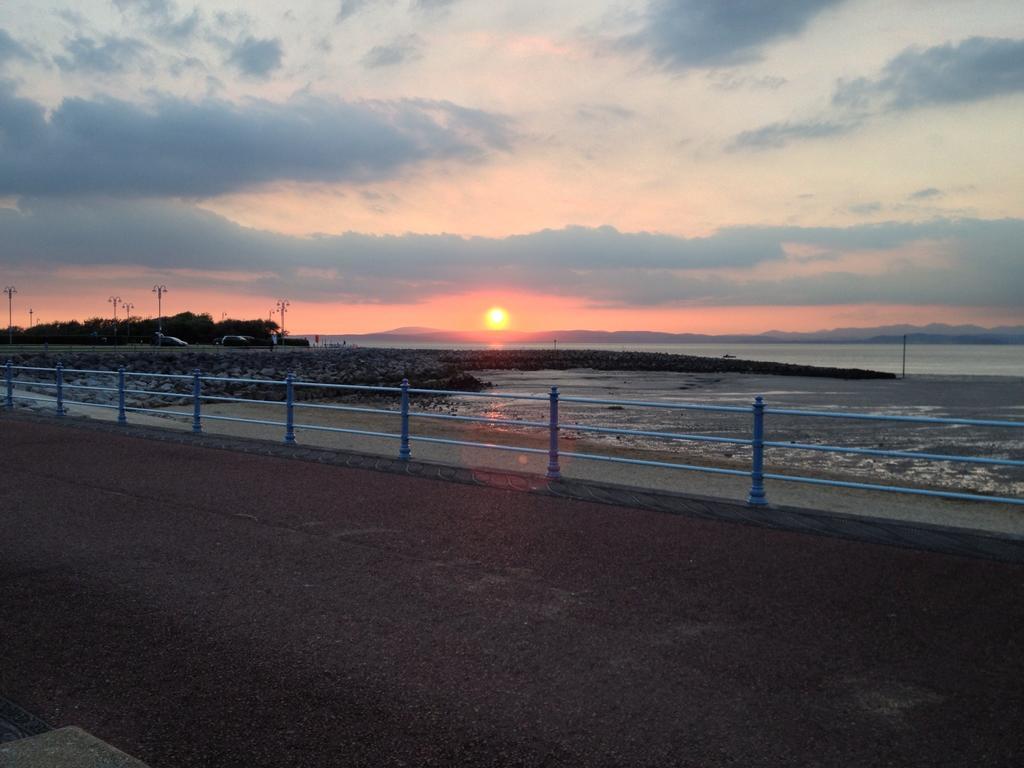 The Crown Hotel Morecambe Esterno foto